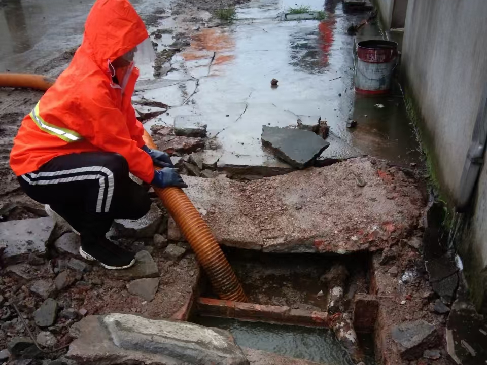 扶余专业清理污水池 炜誉市政以规范流程守护城市 “肠道”