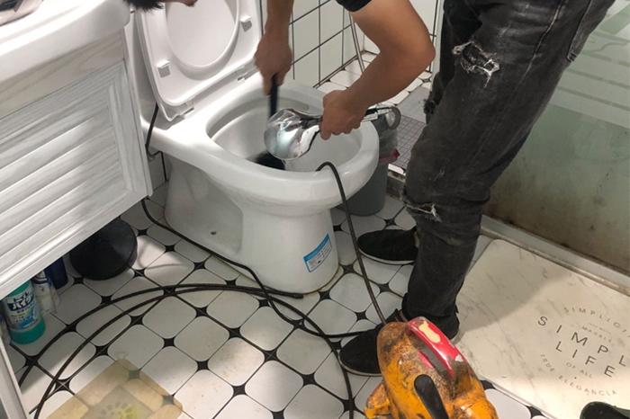 扶余马桶堵塞自己疏通还是找师傅?专业上门服务让你省时更省心